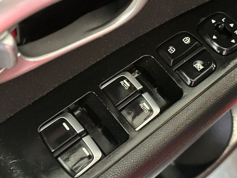 Used 2019 Kia Soul + FWD image 14