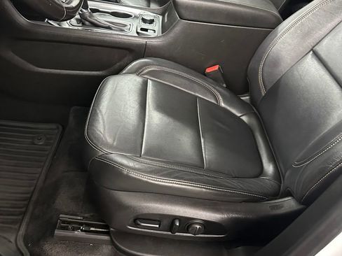 Used 2019 Chevrolet Traverse RS image 14