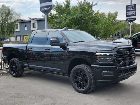 Used 2025 RAM 2500 Laramie AWD/4WD image 2