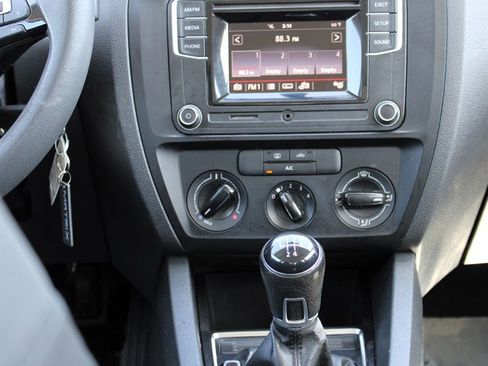 Used 2016 Volkswagen Jetta S image 12