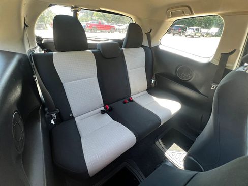 Used 2012 Toyota Yaris L FWD image 11
