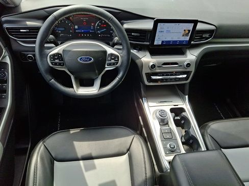 Used 2023 Ford Explorer XLT w/ Equipment Group 202A AWD/4WD image 12