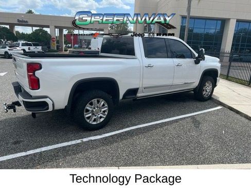 Used 2024 Chevrolet Silverado 2500 High Country w/ High Country Premium Package AWD/4WD image 4