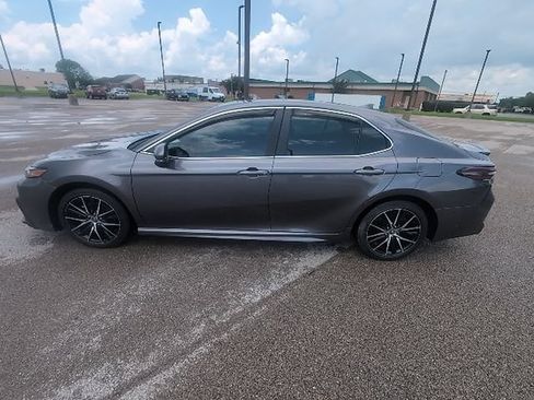 Used 2024 Toyota Camry SE FWD image 10