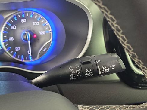 Used 2024 Chrysler Pacifica Touring-L FWD image 31