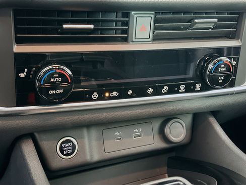 Used 2023 Nissan Rogue SV w/ SV Premium B Package image 23