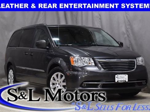 Used 2016 Chrysler Town & Country Touring image 1