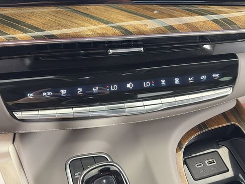 Certified 2023 Cadillac Escalade ESV Premium Luxury Platinum w/ LPO, Radiant Package AWD/4WD image 26