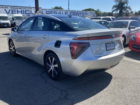 Used 2017 Toyota Mirai image 11