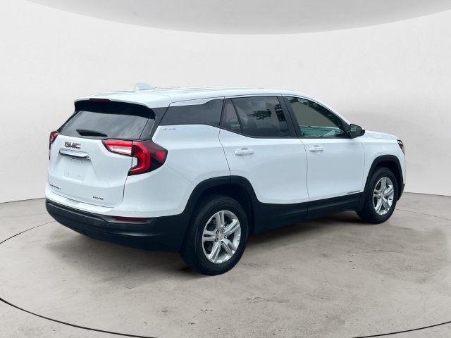 Used 2024 GMC Terrain SLE AWD/4WD image 5