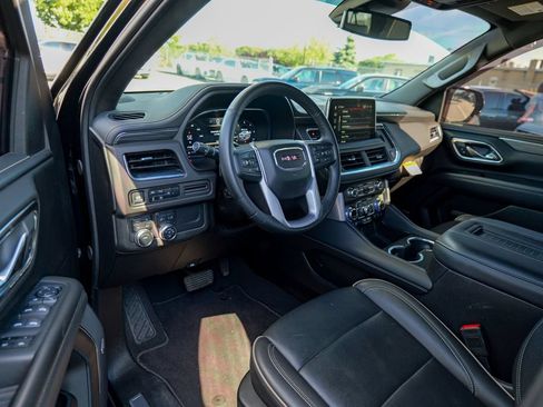 Used 2024 GMC Yukon XL SLT w/ SLT Premium Package AWD/4WD image 17