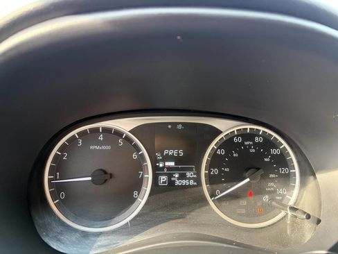 Used 2024 Nissan Kicks S image 22