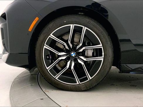 Certified 2023 BMW 760i xDrive w/ Executive Package AWD/4WD image 8