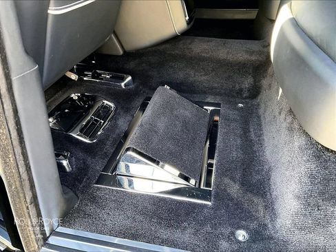 Used 2020 Rolls-Royce Phantom Sedan RWD image 37