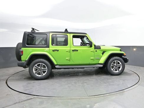 Used 2018 Jeep Wrangler Unlimited Sahara AWD/4WD image 5