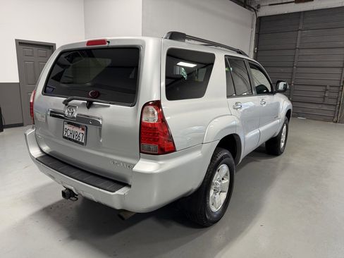 Used 2007 Toyota 4Runner SR5 AWD/4WD image 4