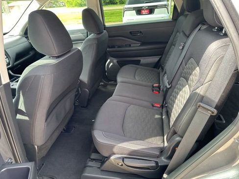 Used 2024 Nissan Pathfinder SV FWD image 17