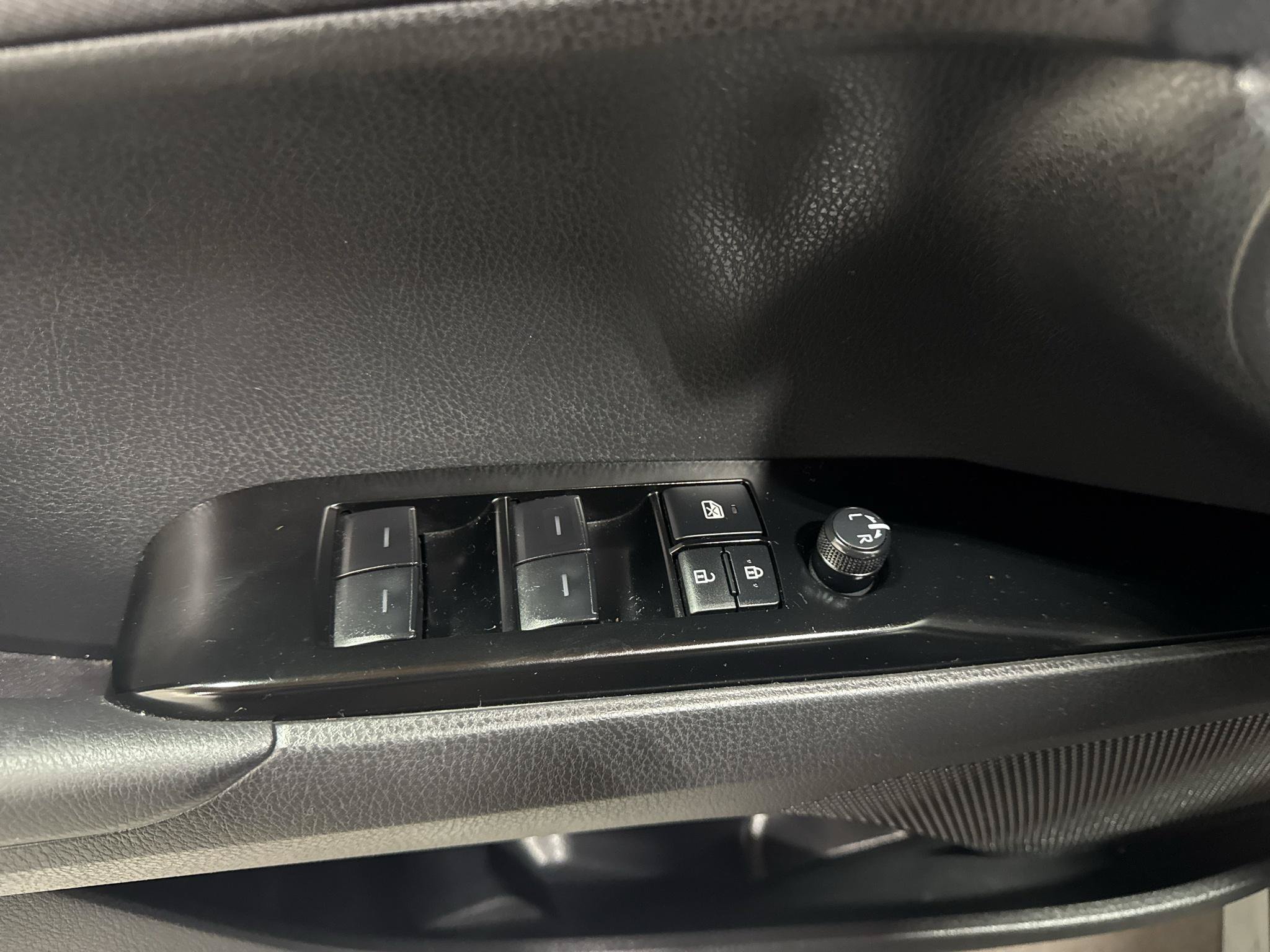 Used 2025 Toyota Camry LE FWD image 23
