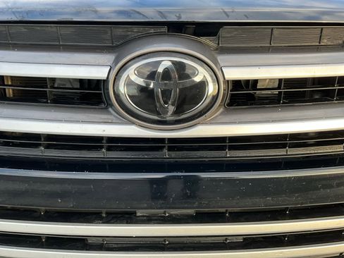 Used 2018 Toyota Highlander XLE image 10