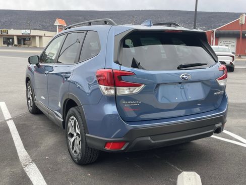 Used 2022 Subaru Forester Premium image 6