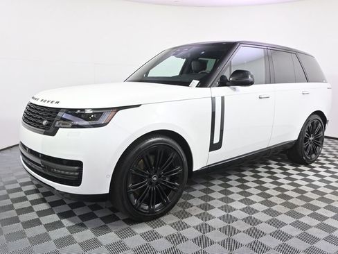 Used 2025 Land Rover Range Rover SE AWD/4WD image 2