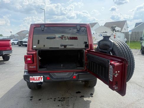 Used 2021 Jeep Wrangler Unlimited Sahara w/ Cold Weather Group AWD/4WD image 48
