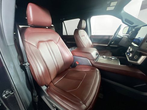 Used 2024 Ford Expedition Limited image 31