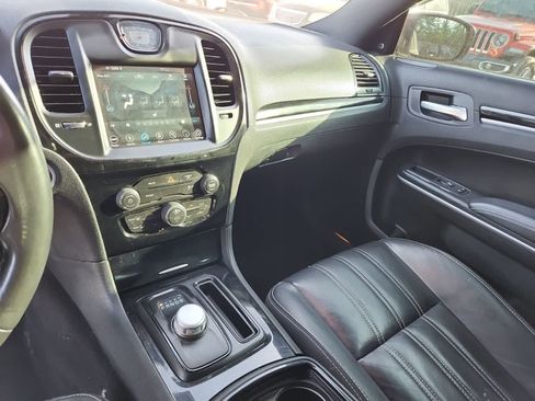 Used 2019 Chrysler 300 S image 10