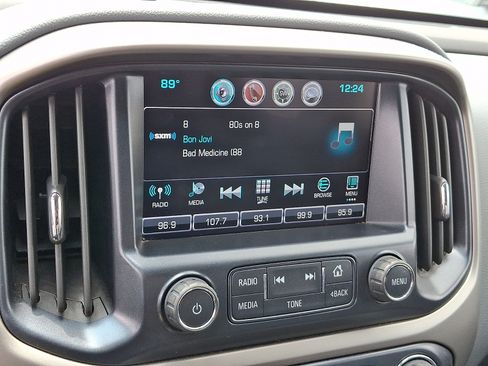 Used 2017 Chevrolet Colorado Z71 AWD/4WD image 18