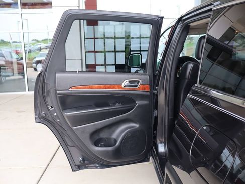 Used 2013 Jeep Grand Cherokee Limited w/ Luxury Group II AWD/4WD image 32