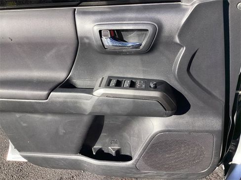 Used 2022 Toyota Tacoma TRD Sport image 26