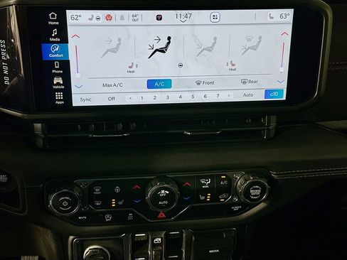 Used 2025 Jeep Wrangler Unlimited Rubicon w/ Convenience Group image 15