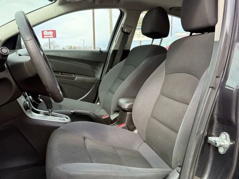 Used 2016 Chevrolet Cruze LT w/ Sun And Sound Package image 10