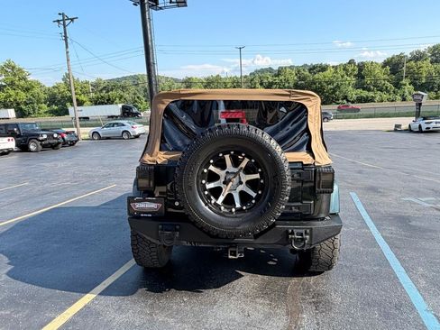 Used 2012 Jeep Wrangler Sahara w/ Connectivity Group AWD/4WD image 4