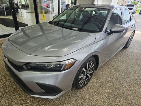 Used 2024 Honda Civic EX image 5