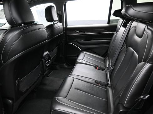 Used 2023 Jeep Grand Cherokee L Limited AWD/4WD image 28