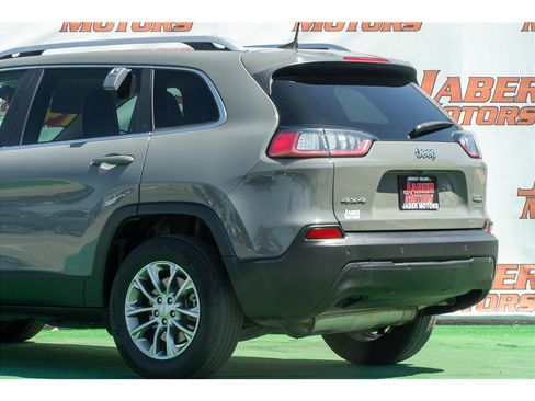 Used 2021 Jeep Cherokee Latitude Lux w/ Mopar Interior Package AWD/4WD image 20
