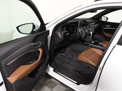 Used 2021 Audi e-tron Premium w/ Convenience Plus Package AWD/4WD image 18