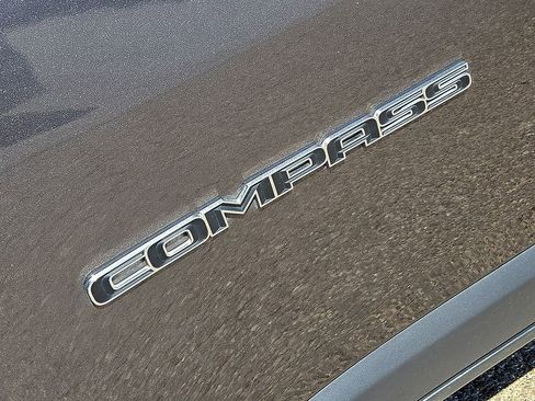 Used 2023 Jeep Compass Latitude image 12