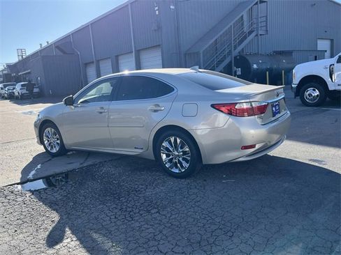 Used 2015 Lexus ES 300h image 6