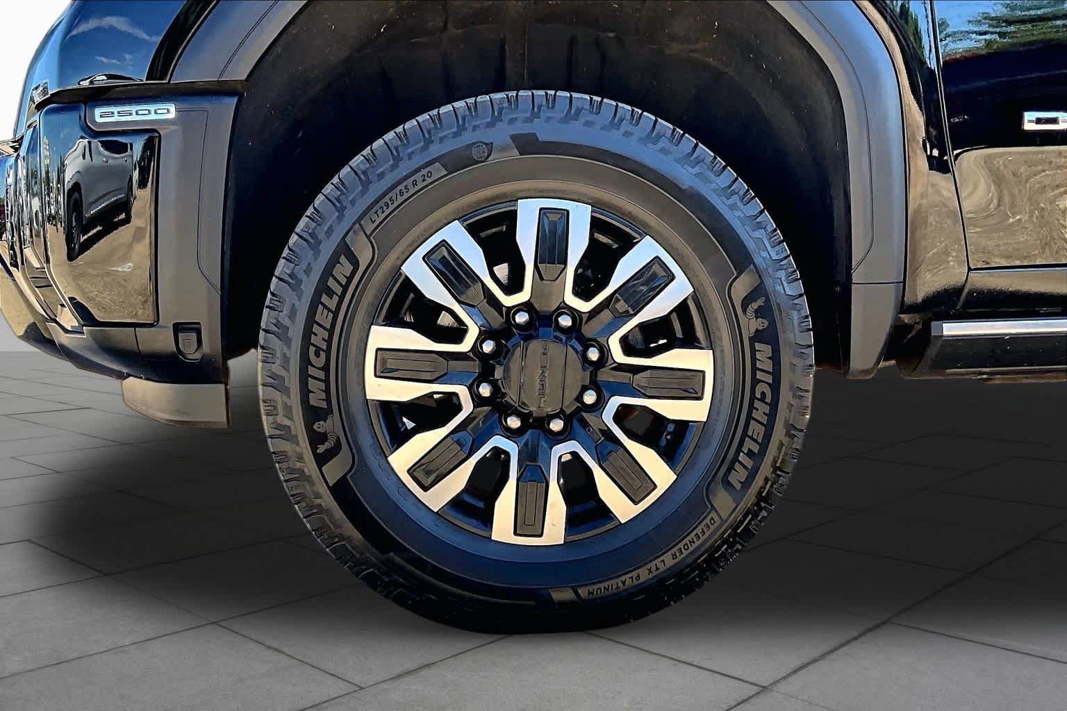 Used 2025 GMC Sierra 2500 Denali Ultimate AWD/4WD image 11