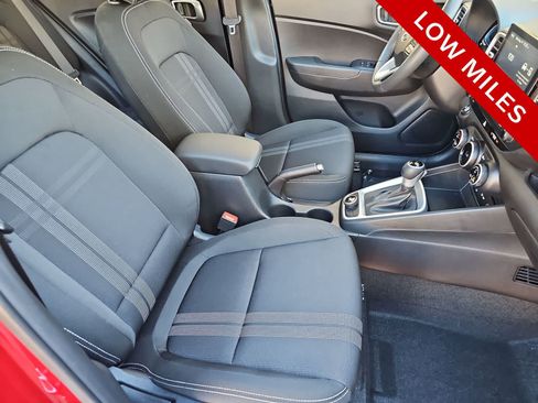 Used 2025 Hyundai Venue SEL FWD image 18