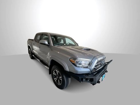 Used 2016 Toyota Tacoma TRD Sport w/ Premium & Technology Package AWD/4WD image 2