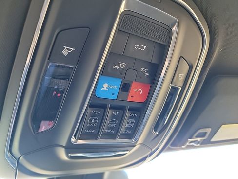 Used 2025 Jeep Grand Cherokee Limited 4xe AWD/4WD image 42