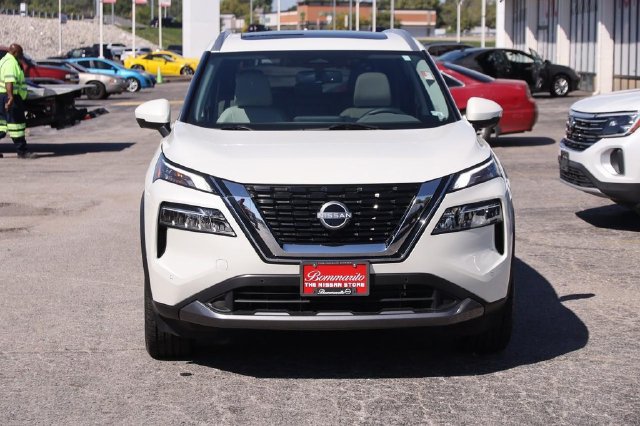 Used 2023 Nissan Rogue SL w/ SL Premium Package FWD image 5