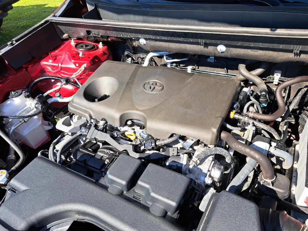 Used 2024 Toyota RAV4 LE AWD/4WD image 32