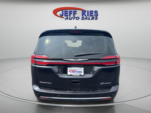 Used 2023 Chrysler Pacifica Limited FWD image 6