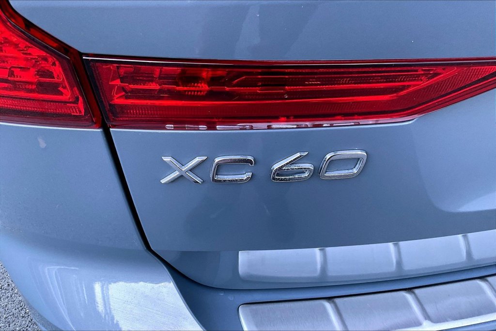 Used 2023 Volvo XC60 B5 Plus AWD/4WD image 24