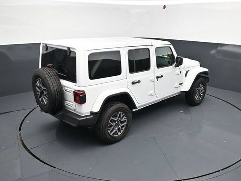Used 2025 Jeep Wrangler Unlimited Sahara AWD/4WD image 55