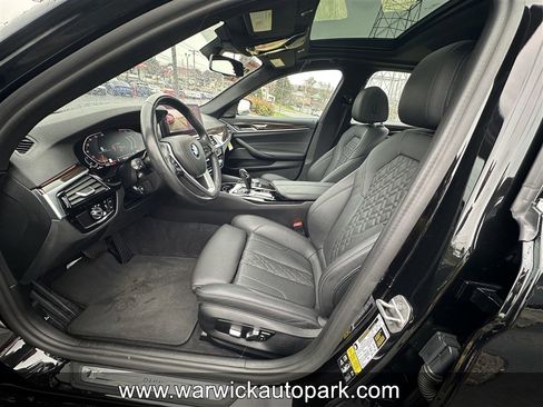 Used 2022 BMW 530i xDrive w/ Premium Package image 5